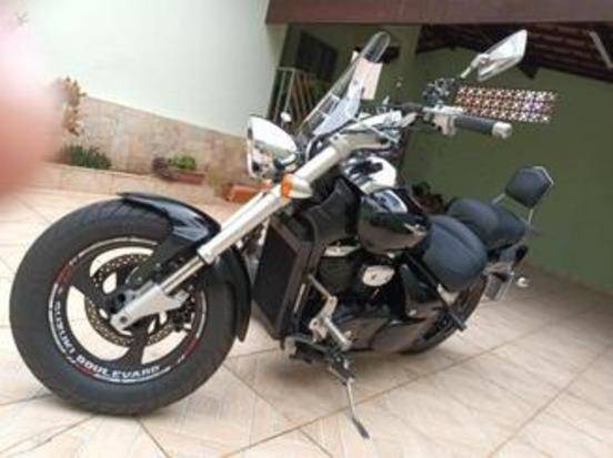 SUZUKI BOULEVARD M800 